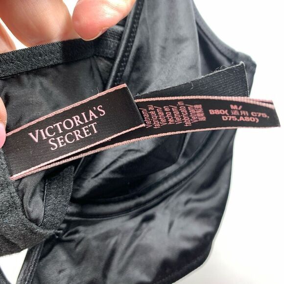 Victoria’s Secret rhinestone strap, bralette size medium - Picture 4 of 9